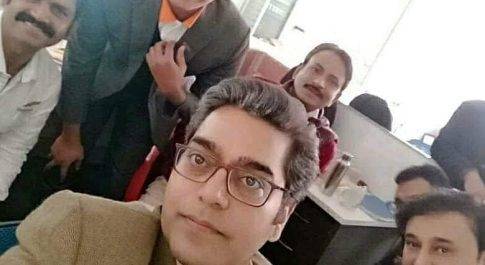 महराजगंज। आर्टिस्ट कलाकार के रूप में फिल्मी दुनिया मे कदम रख बृजमनगंज के लाल ने नाम किया रोशन