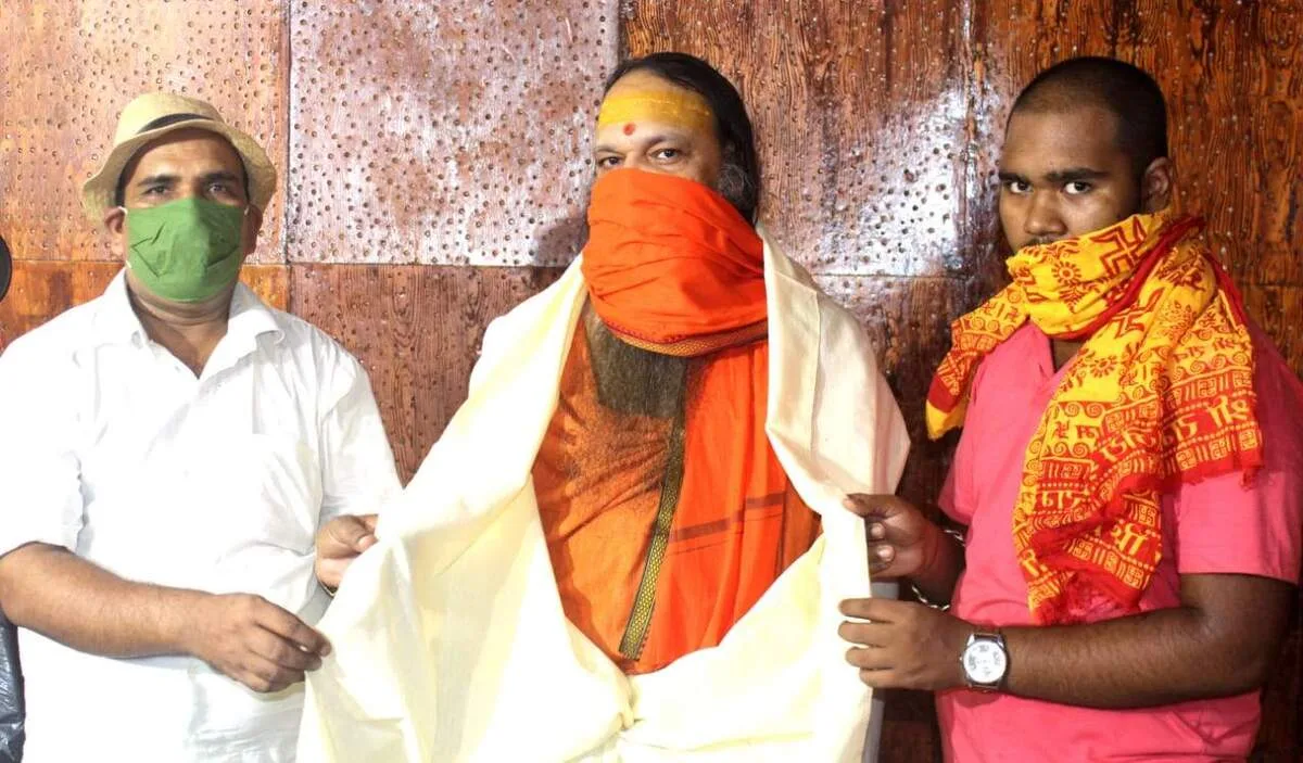 कोरोना योध्याओ प्रशस्ति पत्र व अंगवस्त्र भेट कर किया गया सम्मनित