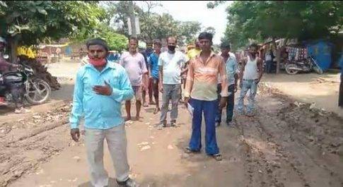 महराजगंज। सिसवा ब्लाक नये कोटेदार चयन प्रक्रिया एवं सड़क निर्माण देरी होने पर आंदोलन का विडियों वायरल