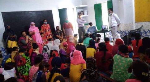 महराजगंज। माहवारी स्वच्छता और एनीमिया के बारे में प्रशिक्षित की गयीं किशोरियां