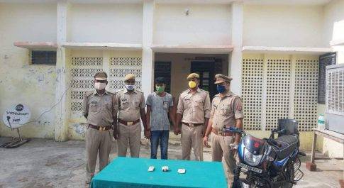 महराजगंज। धानी मे छिनैती करने वाला अभियुक्त को बृजमनगंज पुलिस ने गिरफ्तार कर भेजा जेल