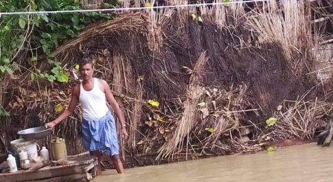 बहराइच उत्तर प्रदेश भौरी घाघरा का जलस्तर खतरे के निसान से ऊपर