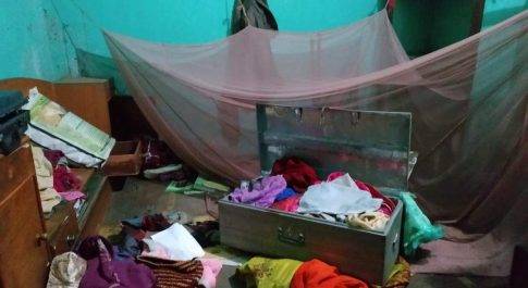 महराजगंज/ लक्ष्मीपुर। अग्यात चोरों ने घर में घुसकर की चोरी
