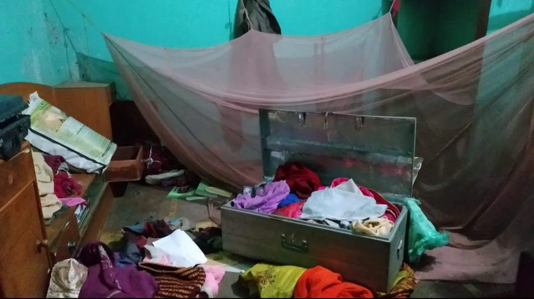 महराजगंज/ लक्ष्मीपुर। अग्यात चोरों ने घर में घुसकर की चोरी