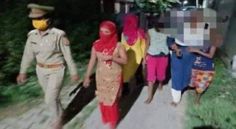 महराजगंज। जिले मे सेक्स रैकेट का हुआ भंडाफोड़, पुलिस की छापेमारी मे 4 युवती व 2 युवक समेत भारी मात्रा में कंडोम बरामद