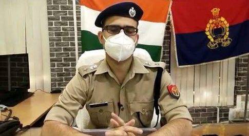 महराजगंज। प्रेमी युगल को निर्वस्त्र कर बिजली के खंभे से बांधकर मारने पीटने का विडियो वायरल होने पर एसपी ने की कायर्वाही