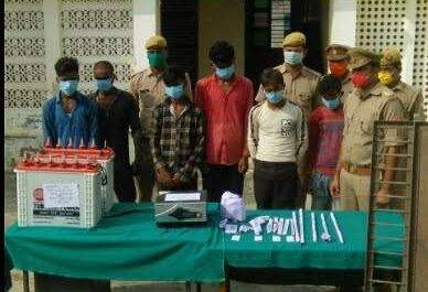 महराजगंज। बृजमनगंज पुलिस द्वारा सहजनवां बाबू मे हुई पांच चोरियों का किया खुलासा,छ:अभियुक्त गिरफ्तार भेजा गया जेल