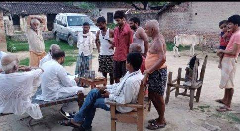 बहराइच समाजवादी पार्टी ने बूथ बनाओ अभियान का किया शुभारंभ गांव गांव जाकर बना रहे सदस्य