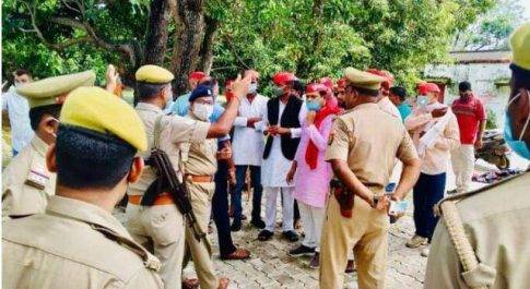 देवरिया। मुख्यमंत्री योगी आदित्यनाथ को ज्ञापन देने जा रहे सपा कार्यकर्ता गिरफ्तार