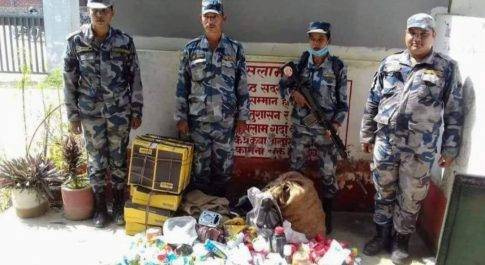 बहराइच बॉर्डर सील होने के कारण सीमा पर बढ़ी तस्करी  नेपाली एपीएफ,नेपाली पुलिस बल ने भारतीय तस्करी सामान उत्पाद को किया बरामद