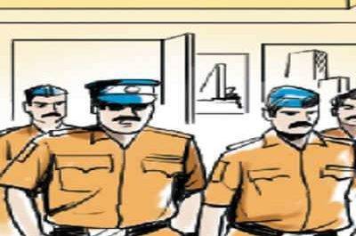 देवरिया #जिले के #टापटेन #बदमाशों की सूची में एक युवक को शामिल