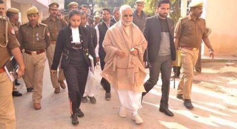 शाहजहांपुर पिता व भाई घर में नहीं हैं, मुझे कोई बात नहीं करनी.