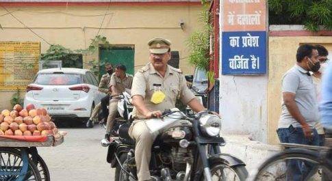 शाहजहांपुर खाकी पर ही नहीं दिख रहा सड़क सुरक्षा सप्ताह का असर