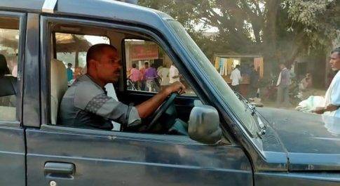 शाहजहांपुर कैसे रुकेंगे अपराध, क्योंकि थाना पुलिस की मजबूरी है प्राइवेट ड्राइवर से गाड़ी चलबाना,