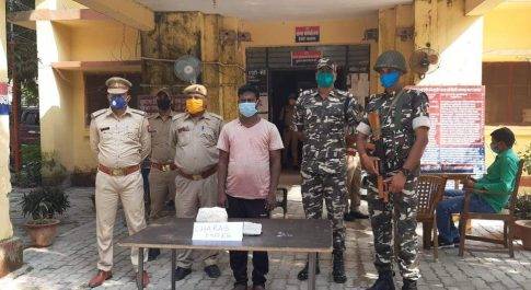 महराजगंज। सोनौली पुलिस व एसएसबी की टीम को मिली सफलता। 1 किलो 410 ग्राम चरस सहित एक नेपाली कारोबारी युवक हुआ गिरफ्तार