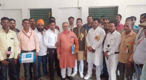 sitapur पत्रकार समाज कल्याण समिति के संस्थापक अध्यक्ष सूरजभान बघेल का हुआ सीतापुर आगमन पर भव्य स्वागत। राज गौरव मिश्रा मानपुर सीतापुर
