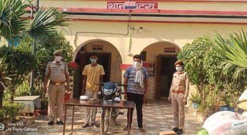 शाहजहांपुर जाम में फंसी बाइक, पकड़े गए दो स्मैक तस्कर