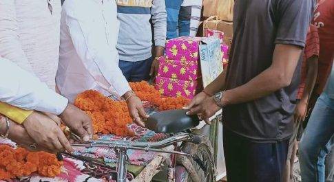 देवरिया मझगाॅवा :स्वर्गीय रामचन्द्र जी रेस प्रतियोगिता पवहारी महाराज के पैकौली कुटी के परिसर मे दिन रविवार को रेस क्रास कंट्री का आयोजन किया गया।
