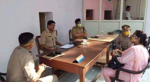 शाहजहांपुर हेल्प डेस्क पर पहुंची छेड़छाड़ व घरेलू हिसा की शिकायतें