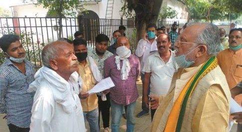 शाहजहांपुर मंत्री ने फरियादियों को दी विवादों से बचने की सलाह