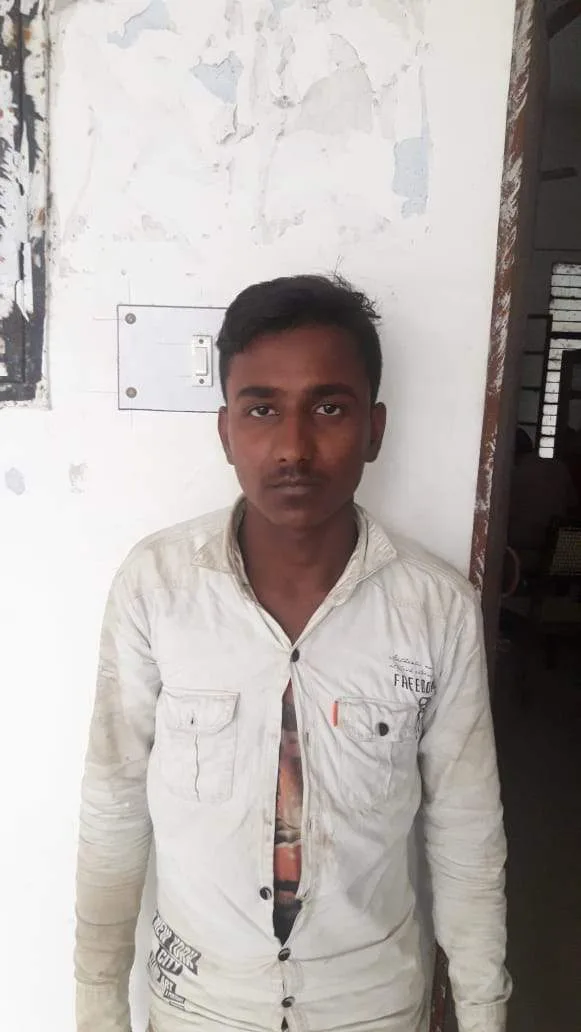 महराजगंज। थाना पनियरा पुलिस द्वारा चोरी में वांछित एक नफर अभियुक्त को किया गया