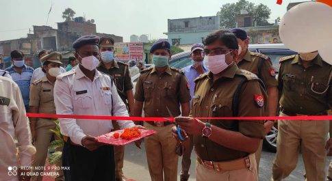 महोदय। महराजगंज पुलिस अधीक्षक द्वारा यातायात माह नवंबर का किया गया शुभारंभ