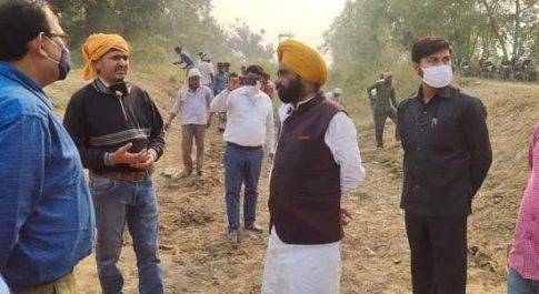 शाहजहांपुर नहरों की सफाई का राज्यमंत्री ने किया निरीक्षण