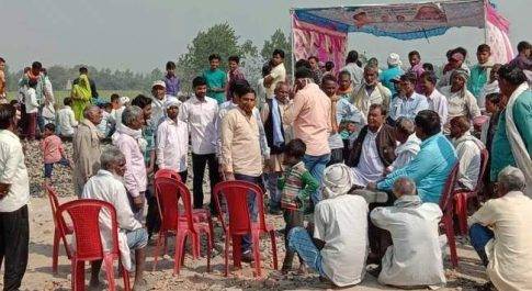 शाहजहांपुर ग्रामीणों के विरोध के चलते स्पीड नहीं पकड़ सकी स्पेशल ट्रेन