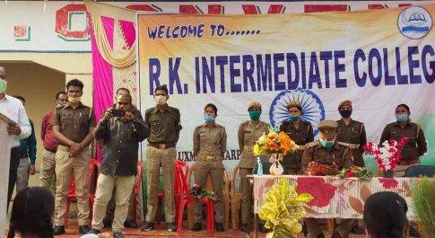 महराजगंज। आर के इंटर कालेज में मिशन शक्ति अभियान के तहत बालिकाओं को किया गया जागरूक
