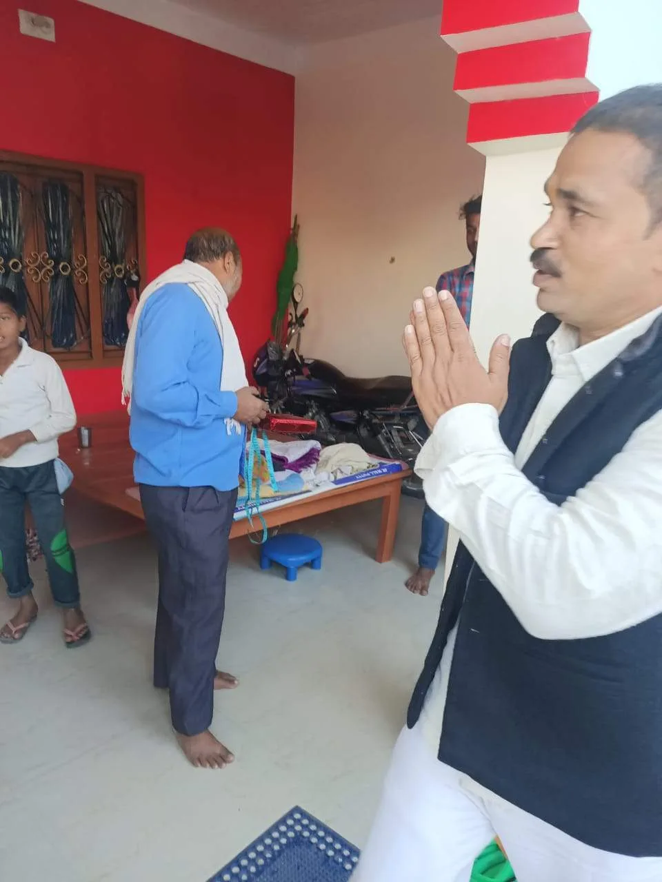 नौतनवा/महराजगंज। ग्राम प्रधान प्रतिनिधि जयराम सिंह ने दिया ग्राम वासियो को दीपावली की शुभ कामनाएं