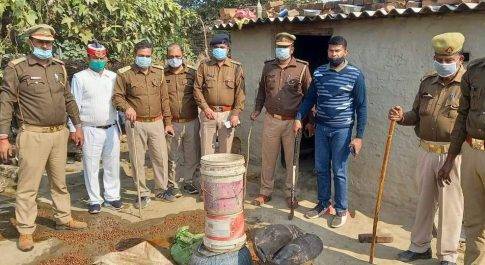 शराब के अड्डो हुई छापेमारी 13000 लीटर कच्ची शराब व लहन को किया गया नष्ट