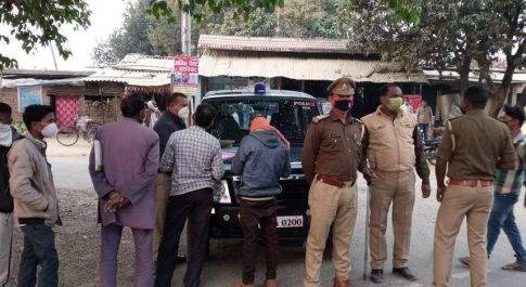 महराजगंज। जनपद मे कोरोना को लेकर चलाया जा रहा है सघन चेकिंग अभियान