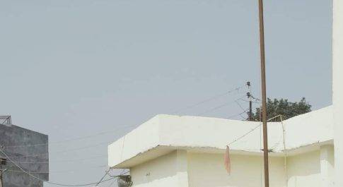 महराजगंज। पुलिस झण्डा दिवस के अवसर पर पुलिस अधीक्षक महराजगंज द्वारा झंडा रोहण