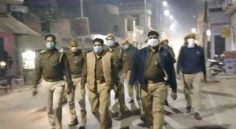 शाहजहांपुर खुटार थानाध्यक्ष की अध्यक्षता में हुआ फ्लैग मार्च