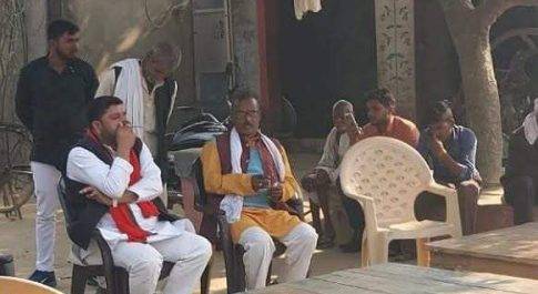 महराजगंज। ग्रामप्रधान की मृत्यु पर सपा नेता अमित चौबे ने प्रकट की शोक