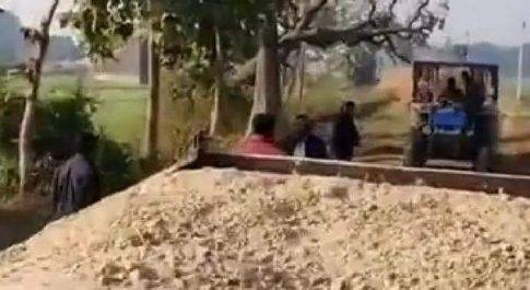 छापेमारी के दौरान खनन माफियाओं ने बोला हमला, SDM के ड्राइवर को कुचला