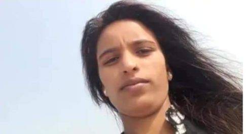 भरी पंचायत में हत्‍या, चाकू से वार कर लड़की को मार डाला, पिता घायल….