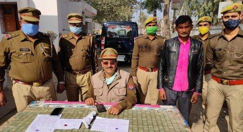 शाहजहांपुर निगोही पुलिस को मिली बड़ी कामयाबी25000/- रुपये के इनामी अपराधी को अवैध तमंचे व कारतूस के साथ किया गया गिरफ्तार।
