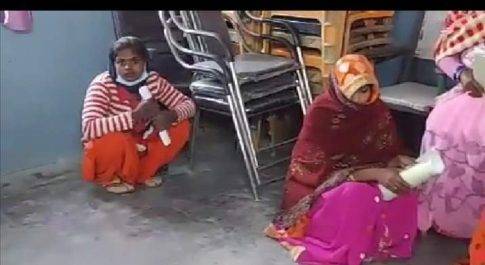 महाराजगंज। प्राथमिक स्वास्थ्य केंद्र पनियारा पर नसबंदी कैंप का किया गया आयोजन, 45 महिलाओं ने नसबंदी के लिए कराया रजिस्ट्रेशन