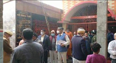 महराजगंज। लेहडा मंदिर का निरीक्षण करने पहुंचे पुलिस कमिश्नर आज भी मंदिर के चोर पुलिस की पहुंच से कोसो दूर