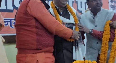 महराजगंज। सांसद एवं राज्य मंत्री के समक्ष कमलेश पाण्डेय ने ग्रहण की भाजपा की सदस्यता