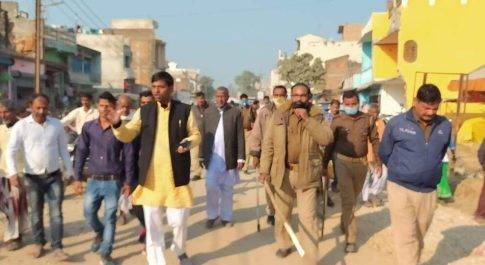 महराजगंज। कांग्रेसी नेता व भारतीय किसान संघर्ष समिति ने व्यापारियों की समस्या को लेकर जताया दुख