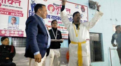 महाराजगंज। जिलास्तरीय ताइक्वांडो खेल प्रतियोगिता में सूरज जायसवाल ने जीता सिल्वर मेडल, क्षेत्र का नाम किया रोशन