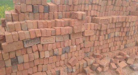 खड़ंजे में किया जा रहा है पीले इट का प्रयोग
