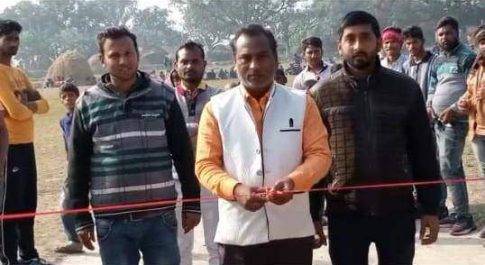 महाराजगंज। भारतीय कामगार संघ के विधानसभा उपाध्यक्ष ने टिकौली में किया क्रिकेट का उद्घाटन