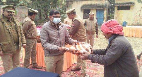 थाना कोठीभार में हुआ कंबल वितरण कहा चौकीदार पुलिस के अभिन्न अंग है :पुलिस अधीक्षक महराजगंज