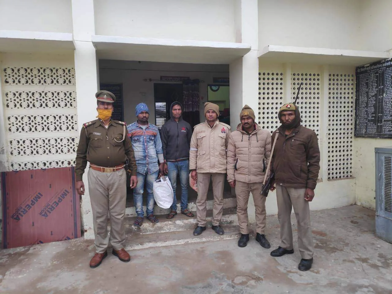 थाना बृजमनगंज पुलिस ने टुल्लू पंप चोर 02 नफर अभियुक्तों को किया गिरफ्तार