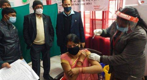 बृजमनगंज सीएचसी पर आज से हुआ करोना वैक्सीन टीकाकरण का शुभारंभ