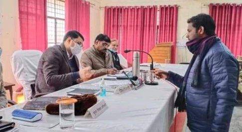धानी। आधुनिक सुविधाओं की मांग को लेकर समाजसेवी राहुल शर्मा ने जिलाधिकारी को सौंपा ज्ञापन