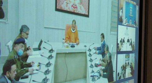 कानून व्यवस्था चुस्त-दुरुस्त बनाए रखने के लिए सीएम योगी ने की आला अधिकारियों के साथ वीडियो कांफ्रेंसिंग